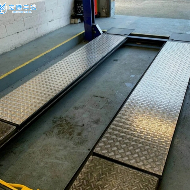 Q235B Q345 Q215 Checkered Steel Plate SS400 SPHC Carbon Steel Sheet Hot Rolled
